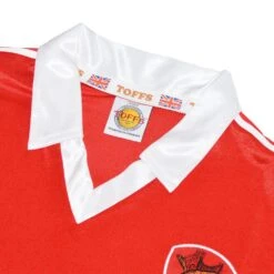 Bristol City 1976-1978 Retro Home Football Shirt – Vintage Red V-Neck Jersey 7 Bristol City 1976-1978 Retro Home Football Shirt – Vintage Red V-Neck Jersey -Toffs Store 1541 2