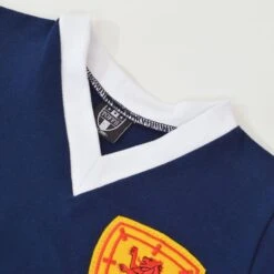 Scotland 1950 - 1960 Navy Blue Kids Retro Football Shirt – Vintage Embroidered Badge V-Neck 7 Scotland 1950 - 1960 Navy Blue Kids Retro Football Shirt – Vintage Embroidered Badge V-Neck -Toffs Store kd3067 2