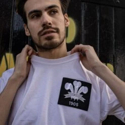 Wales Rugby White 1905 Heritage – Vintage Feathers Badge Organic Cotton T-Shirt -Toffs Store wales prod 11